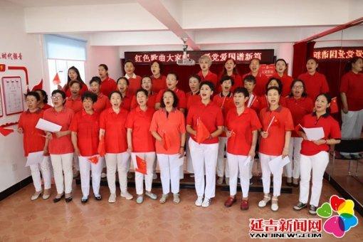 梦见两个男人拿两条蛇绑在我的头上？游戏画面