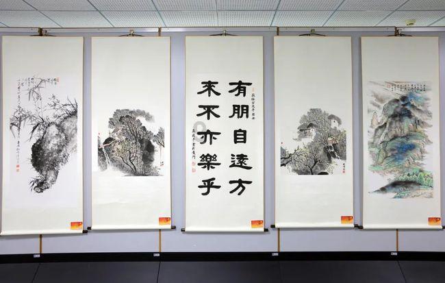 博兴农商银行吕艺支行党支部开展“扫雪除冰 情暖客户”主题党日